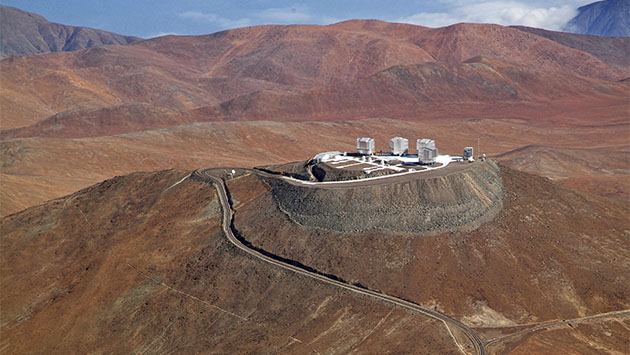 Vista aérea del Very Large Telescope (VLT), la cima del Cerro Paranal, en el desierto chileno de Atacama. DAUVERGNE / Ciel et Espace